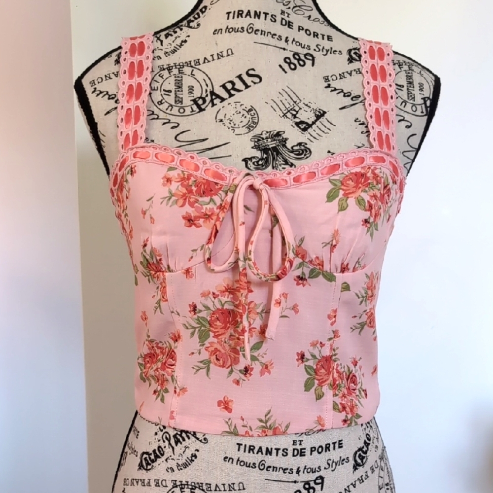 THIRTY/THIRTY | Women's Pink Floral Corset Style Lace Smock Back Top